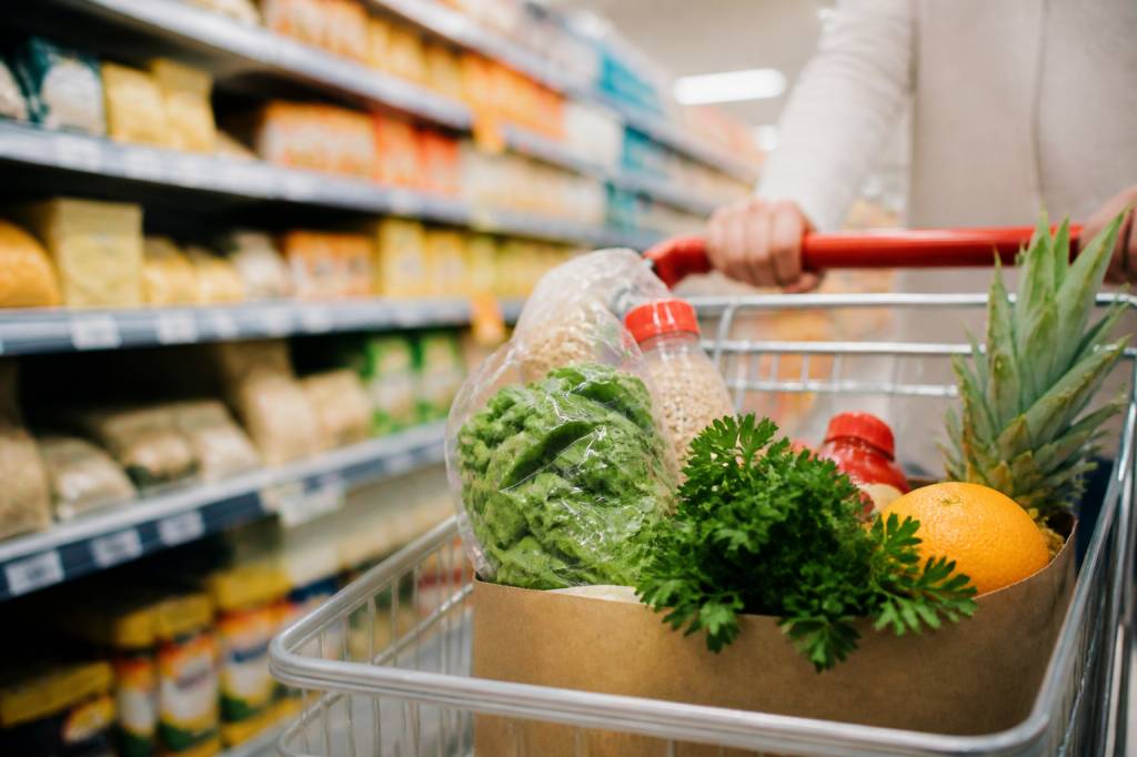 Comment payer moins cher vos courses grâce aux bons plans : astuces et réductions à découvrir